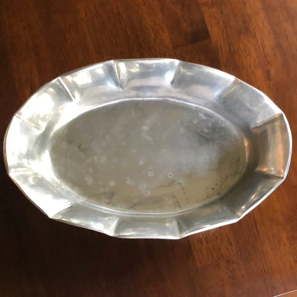 THREE HANDS CORP. METAL SERVING DISH WITH FLUTED EDGE